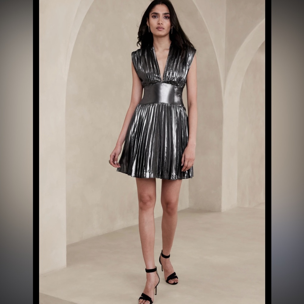 NWT Banana Republic size 8 Gunmetal Cici Mini pleated dress